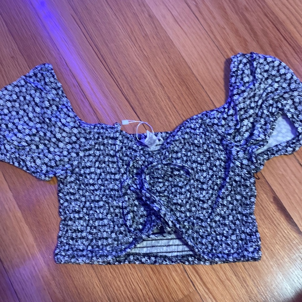super cute floral top